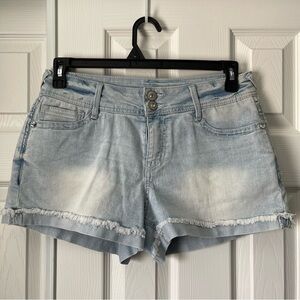 Wallflower The Luscious Curvy Fit Light Wash Women’s Shorts Frayed Hem Sz. 9